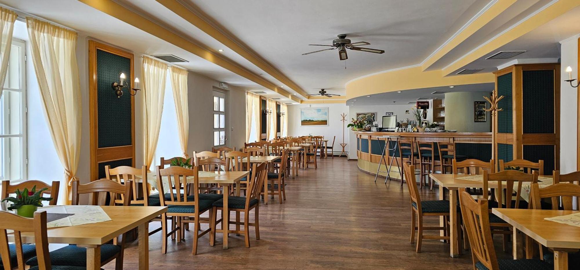 Zamecky Hotel Lednice Exterior foto